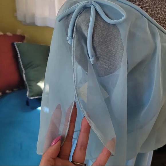 🥰🎁SOLD🎉👍Vintage 1970s Pale blue gown sheer overlay butterfly sleeves. US8. - Picture 5 of 8